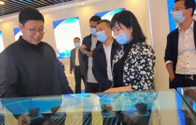 市政協(xié)副主席、市工商聯(lián)主席唐世云到寶泰隆走訪調(diào)研