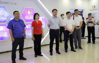 江門(mén)市政企考察團(tuán)蒞臨寶泰隆參觀考察